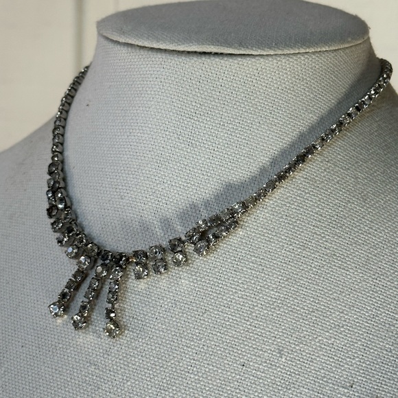 Vintage prong set rhinestone choker style necklace - Picture 3 of 6
